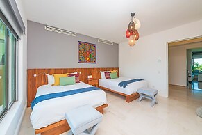 Amazing 3 Bedroom Condo