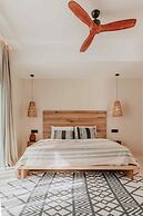 Ostrako Beachside Suites