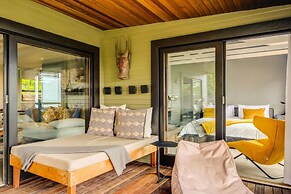 Spacious Apartment With Pool in Camps Bay