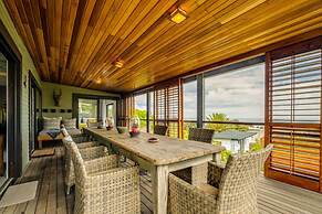 Spacious Apartment With Pool in Camps Bay