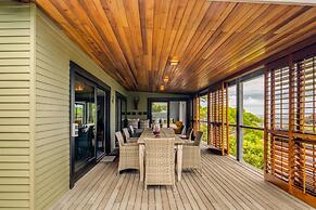 Spacious Apartment With Pool in Camps Bay