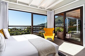 Spacious Apartment With Pool in Camps Bay
