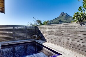 Spacious Apartment With Pool in Camps Bay