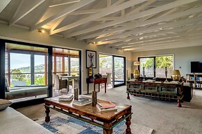 Spacious Apartment With Pool in Camps Bay