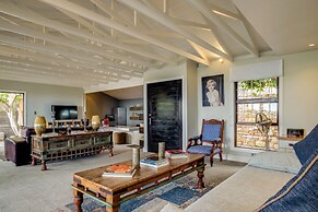 Spacious Apartment With Pool in Camps Bay