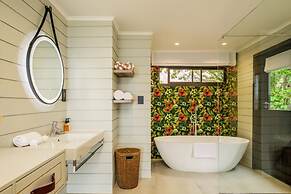 Spacious Apartment With Pool in Camps Bay