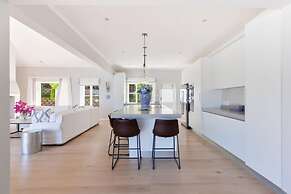 Sublime Five bed Property in Glorious Setting