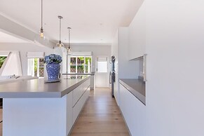 Sublime Five bed Property in Glorious Setting