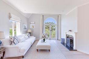 Sublime Five bed Property in Glorious Setting