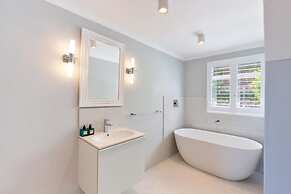 Sublime Five bed Property in Glorious Setting