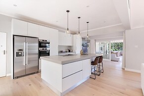 Sublime Five bed Property in Glorious Setting