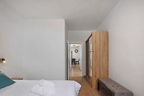 Seafront Apartment Nana