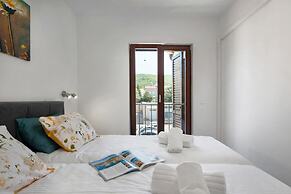 Seafront Apartment Nana