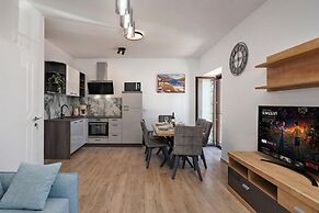 Seafront Apartment Nana