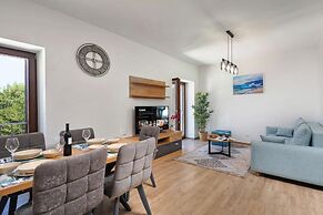 Seafront Apartment Nana