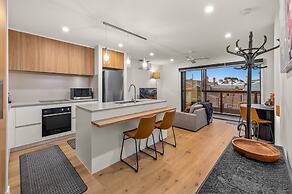 StayCentral Brunswick Central Townhouse