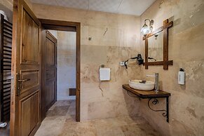 Rocca Stone House