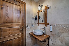 Rocca Stone House