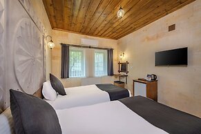 Rocca Stone House