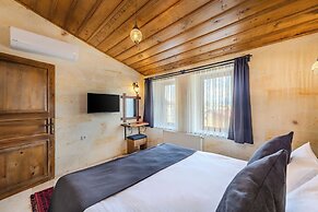 Rocca Stone House