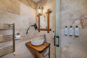Rocca Stone House