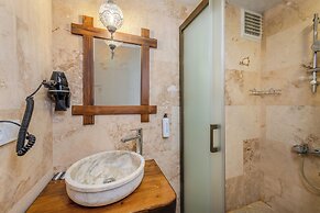 Rocca Stone House