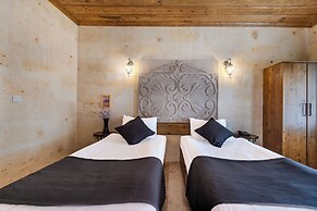 Rocca Stone House