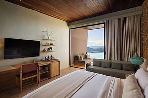 The Brown, Guatape, Autograph Collection