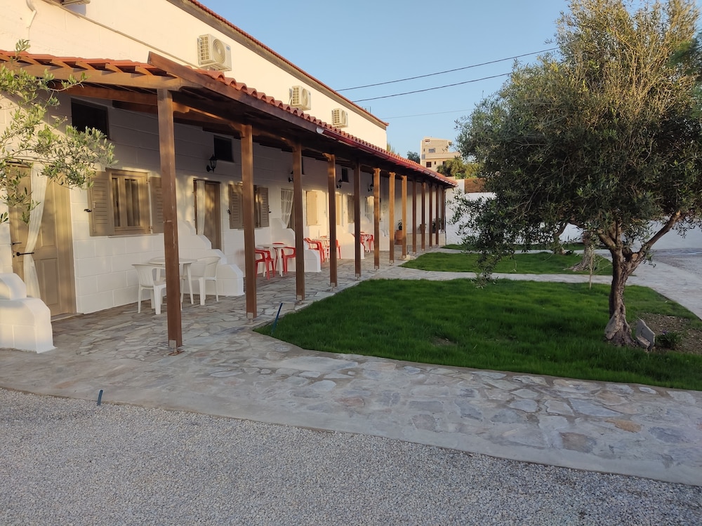 Almmos mezzanine apartments Kalamaki