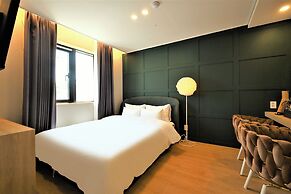 DELAMOUR Hotel