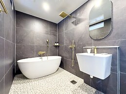 DELAMOUR Hotel
