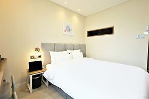 DELAMOUR Hotel