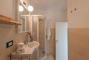 Elegant Residence Ea Bianca Studio Sleeps 2 Num0604