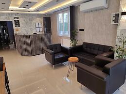 Cam Suites