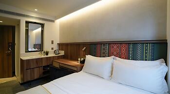 ST Signature Bugis Middle, SHORT OVERNIGHT, 11 hours: 8PM-7AM