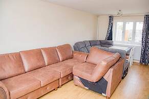 2bed House- Dudley-garden-wifi-tv