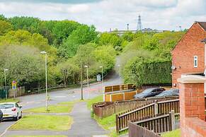 2bed House- Dudley-garden-wifi-tv