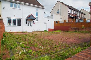 2bed House- Dudley-garden-wifi-tv