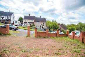 2bed House- Dudley-garden-wifi-tv