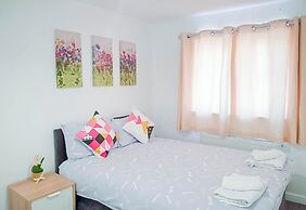 Airport Lounge - 3Bed 6 Persons