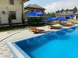 Green Apple Hotel