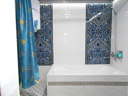 Colibri Traditional Hotel