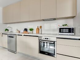 Sanders Premier - Nice 2 bdr apt With Balcony
