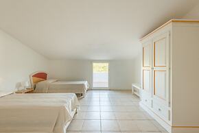 Elegant Residence Bedroom Apartment More bed Available Np0733