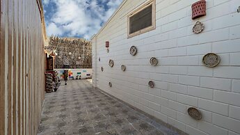 Atlantis pyramids Inn new