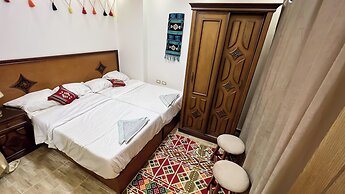 Atlantis pyramids Inn new