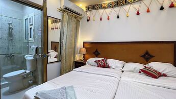 Atlantis pyramids Inn new