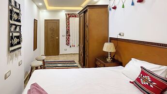 Atlantis pyramids Inn new