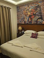 Atlantis pyramids Inn new