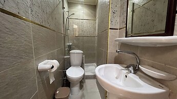 Atlantis pyramids Inn new